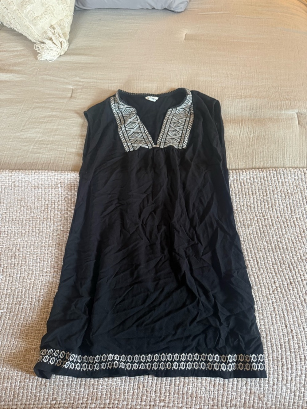 Forever 21 Black Embroidered V-Neck Tunic Dress